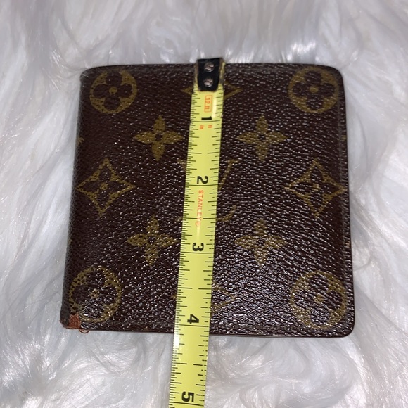 LV Authentic Men’s Bi- fold wallet (code#CA0942 - Picture 10 of 12